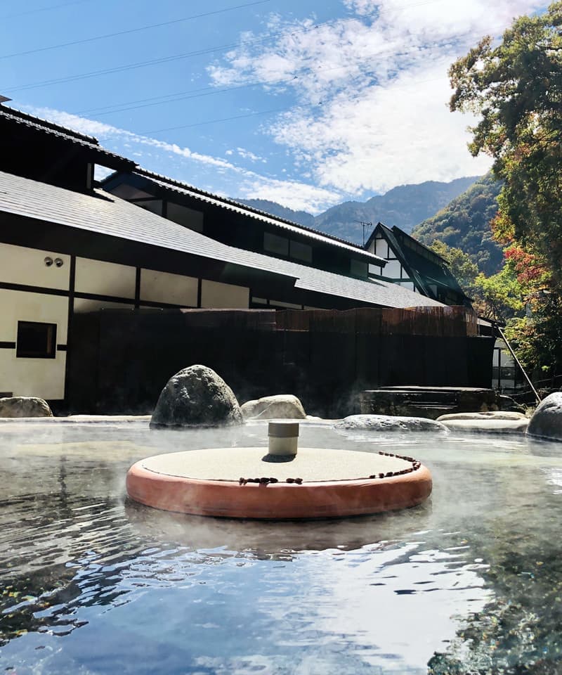 心笑館 巨石露天風呂